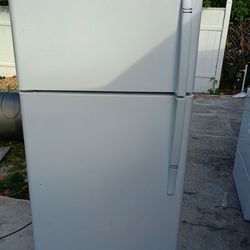 Top and bottom refrigerator