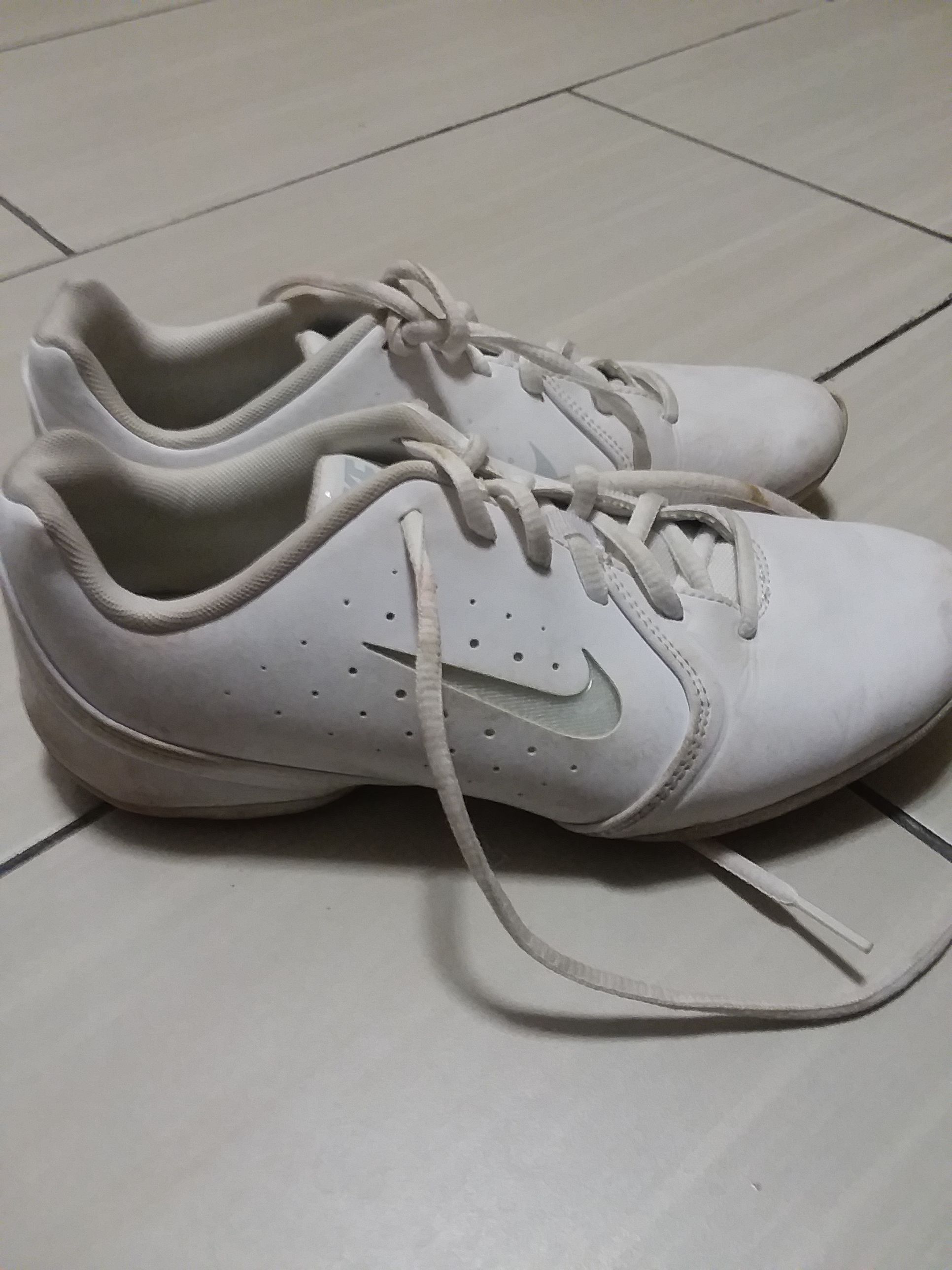 Size 7 and 1/2 Nike shoe