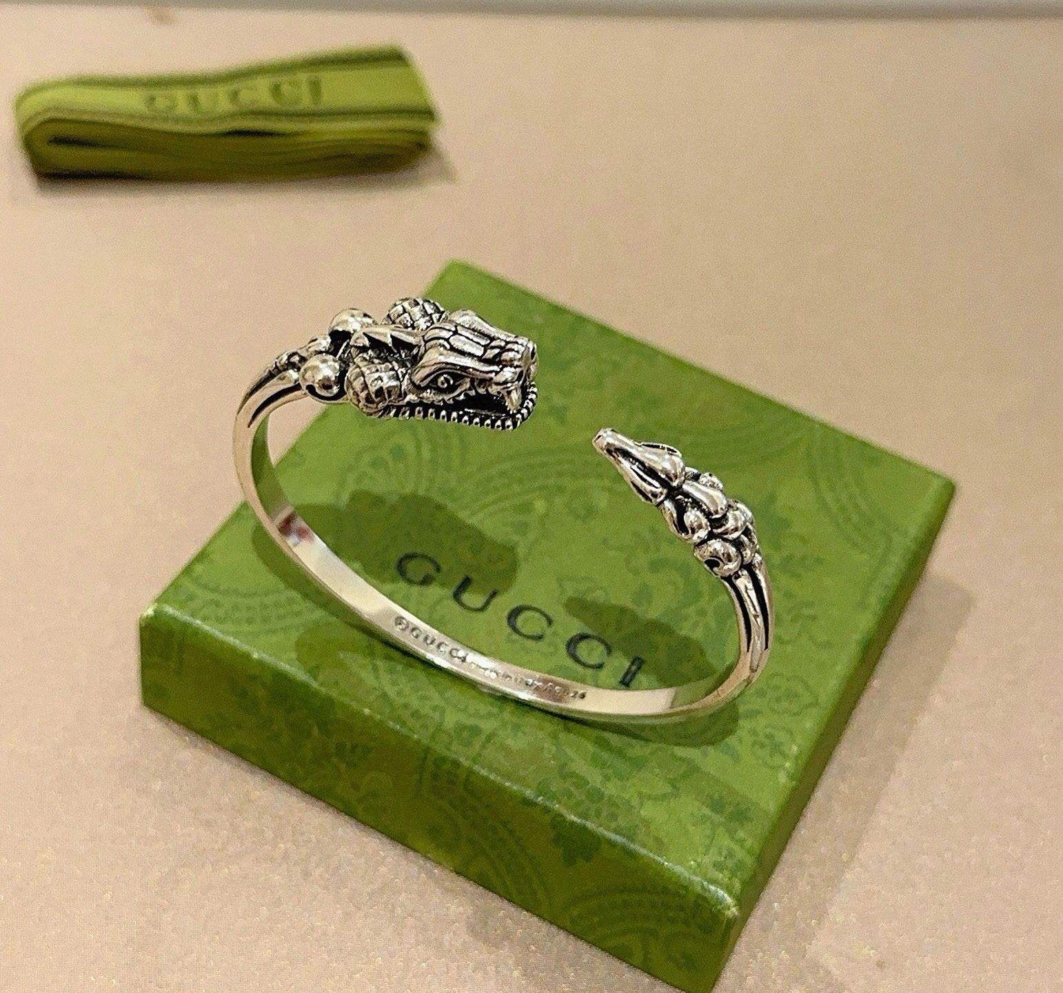 A pure handmade bracelet of the latest