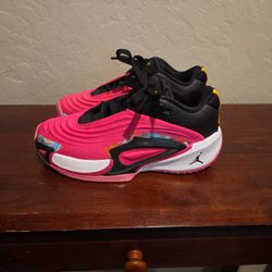 Size 4.5 Youth NIKES