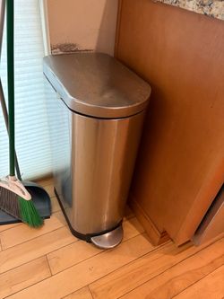 Simple human stainless garbage can