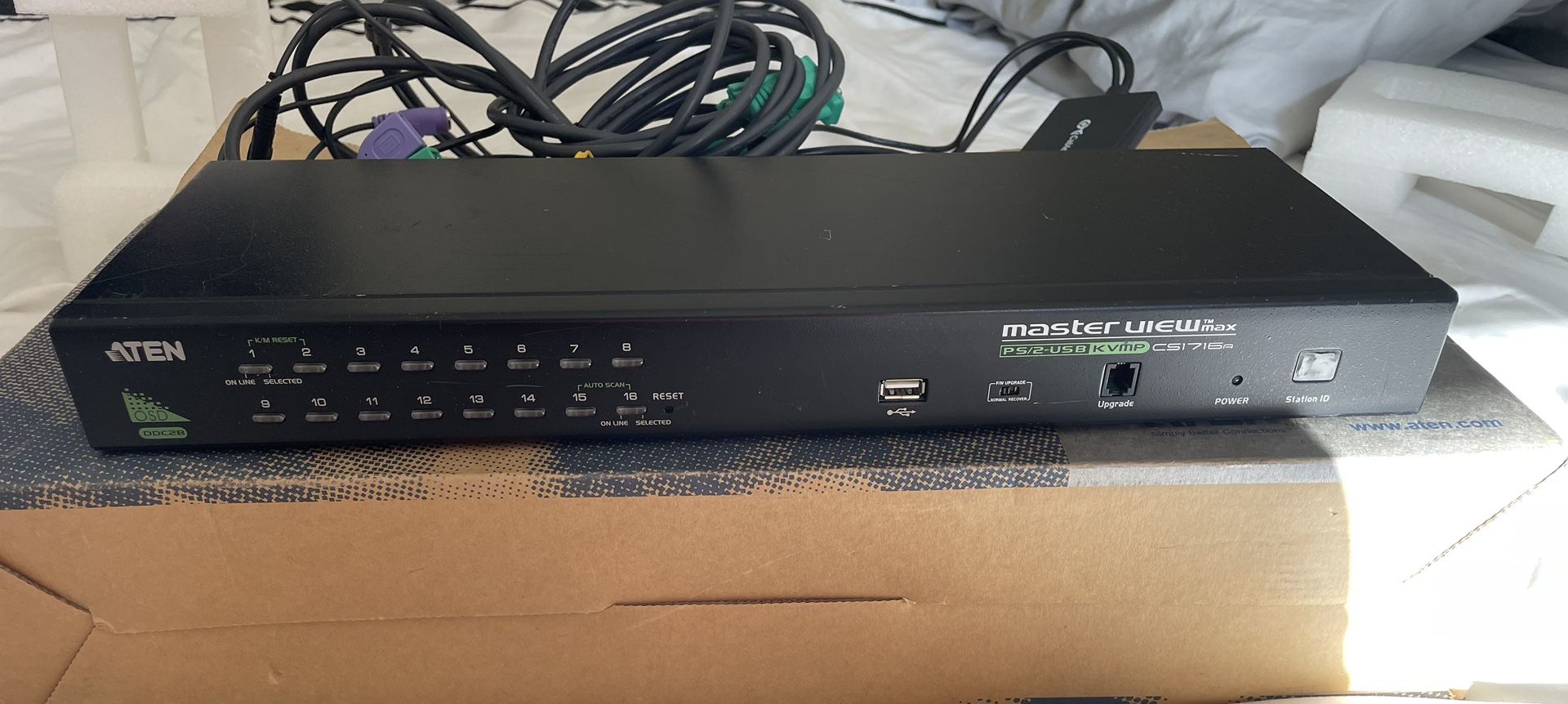 Aten CS1716A 16-Port PS/2-USB VGA KVM Switch with Daisy-Chain Port and USB