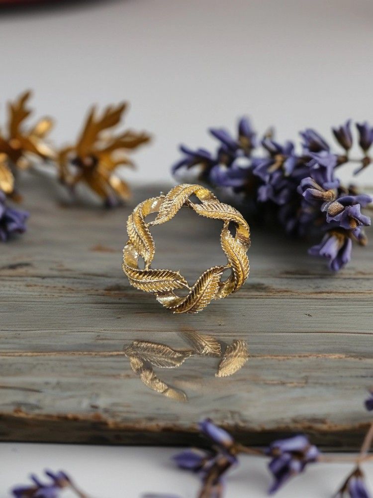 Gold Toned Wreath Brooch