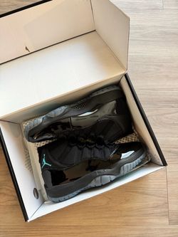 Size 10 men jordan 11
