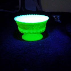 1914 Uranium Custard Bowl