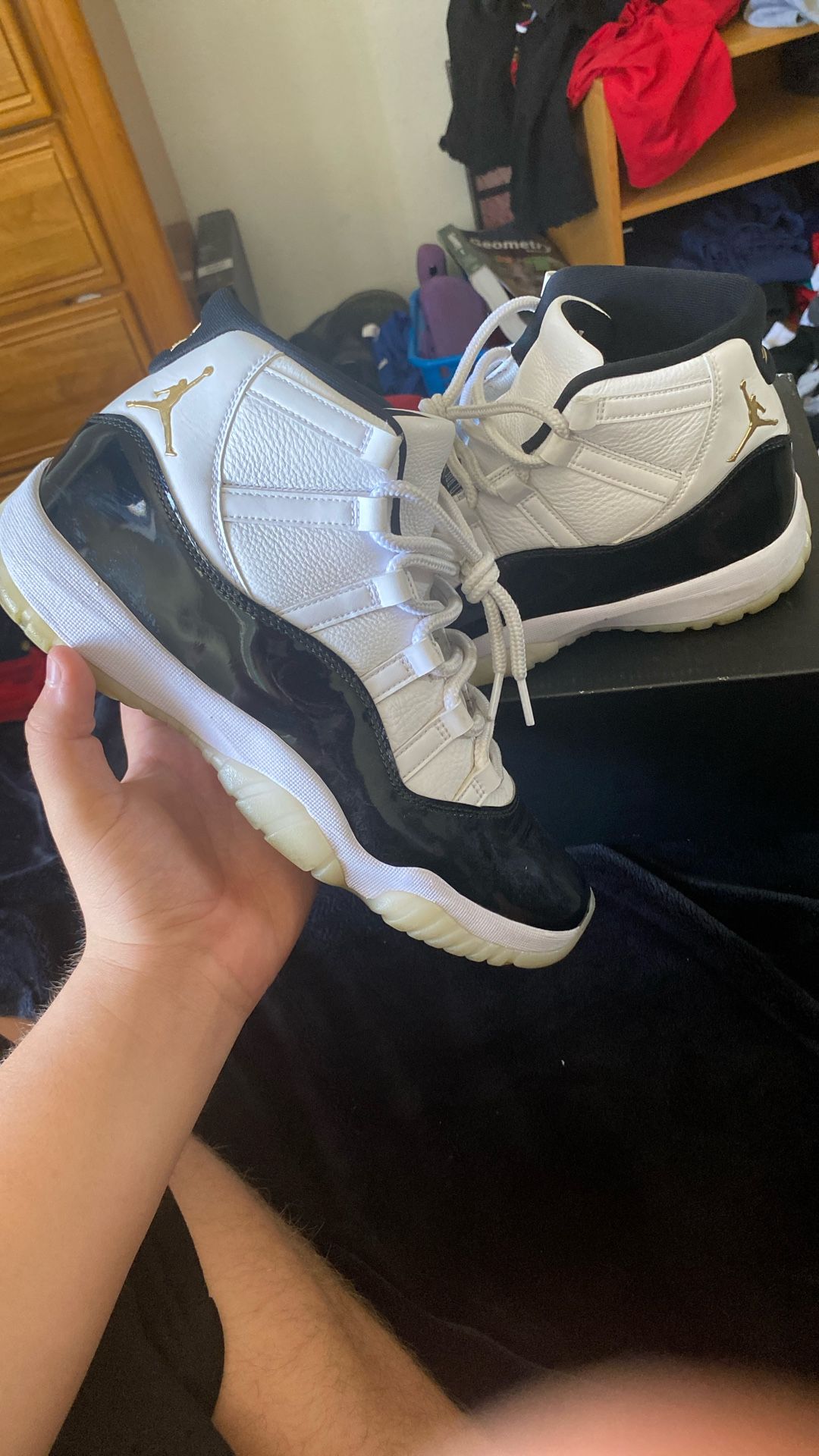 size 10.5 jordan 11 graditudes