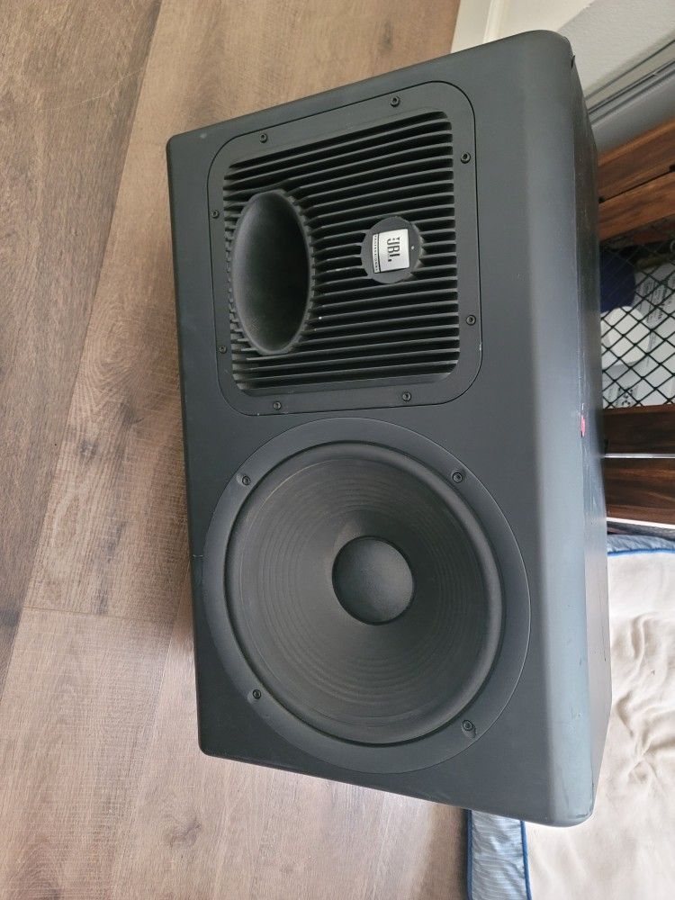 Jbl LSR6312SP Studio Professional Subwoofer .