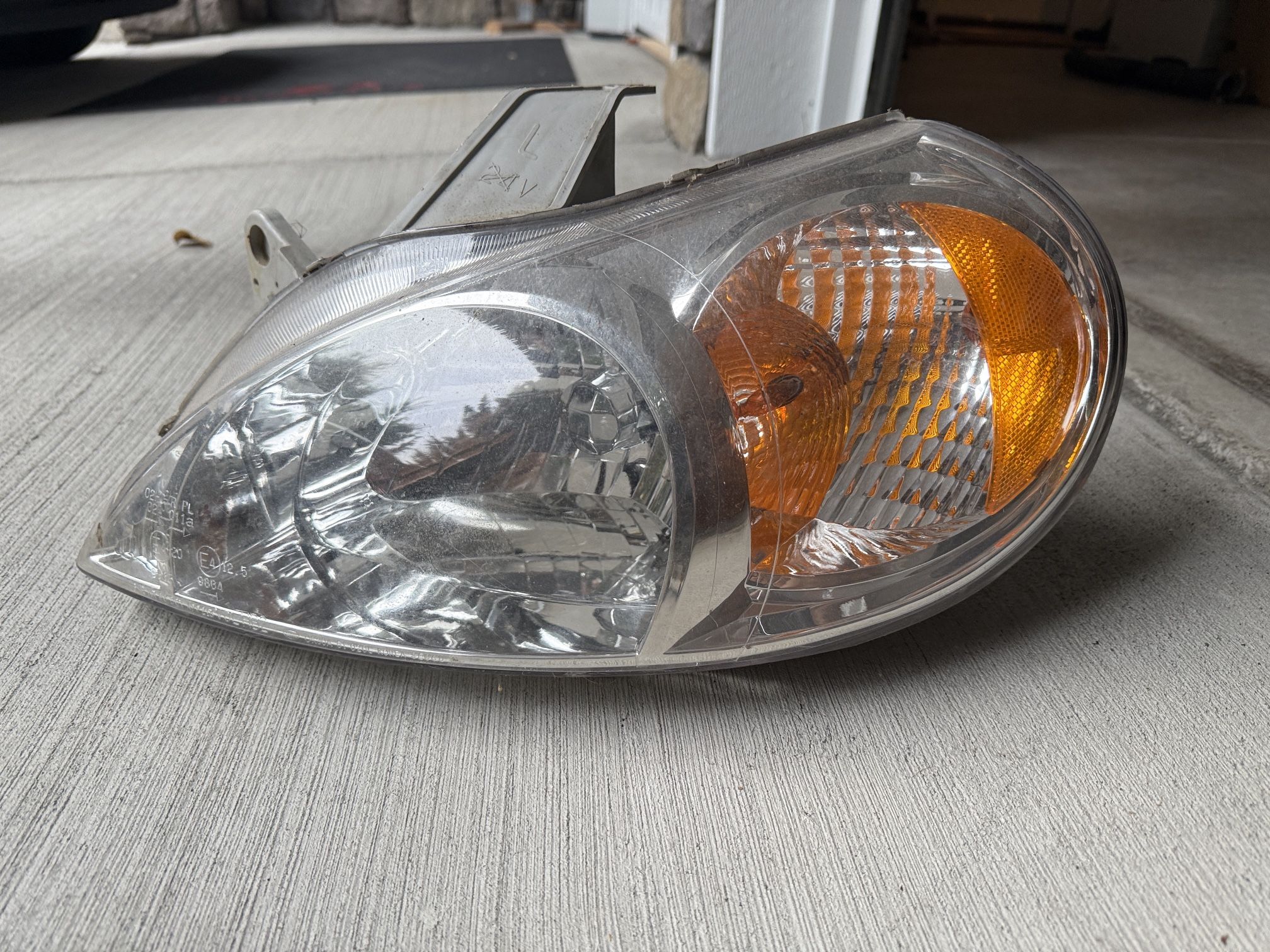 Left Headlight Assembly Kia Rio