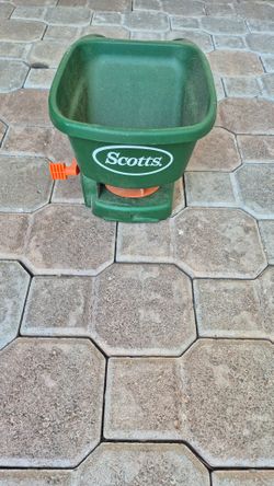 Scotts Hand-Powered Spreader for Grass Seed, Fertilizer Etc. 