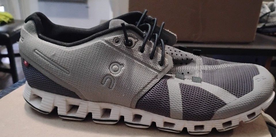 On Swiss Women's Size 7.5 Like New