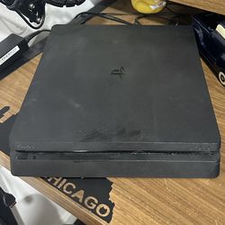 PS4 Slim 