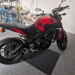 2014 FZ-09 Red And black