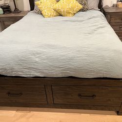 Queen Bed Wooden with Drawers