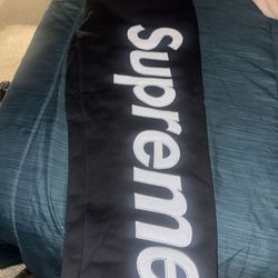 SUPREME APPLIQUE SWEATS