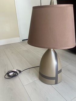 Table lamp / $5