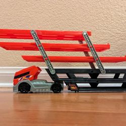 Hot Wheels - 50 Car - Mega Hauler 