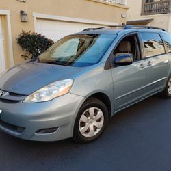 2010 Toyota Sienna Titulo Limpio En Mano Smok Check Placas 2026 Todo Funciona Bien 8 Pasajeros  Motor Transmission Exelente 