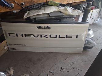 TAILGATE 2022-2023  CHEVROLET SILVERADO 