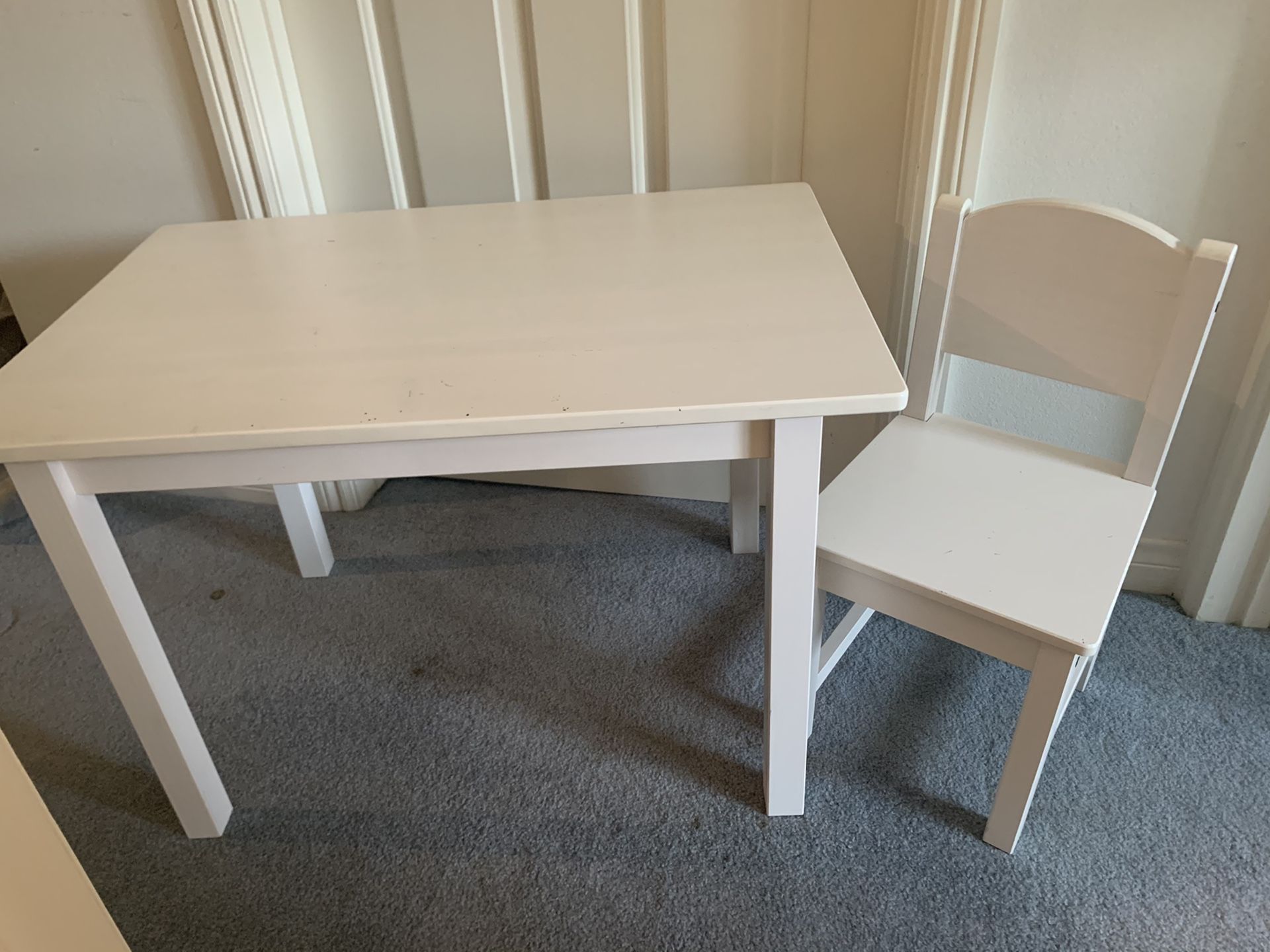 Kids desk and chair