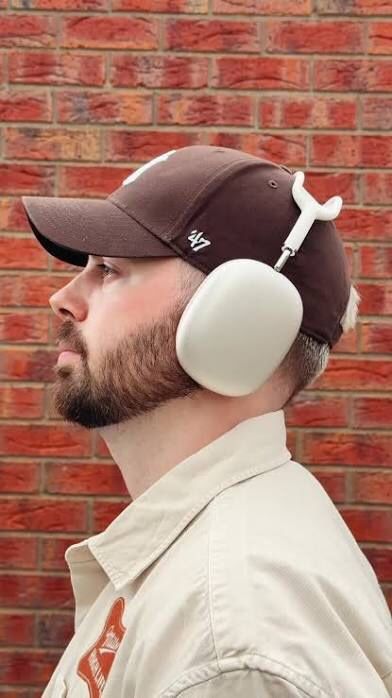 White AirPod Max