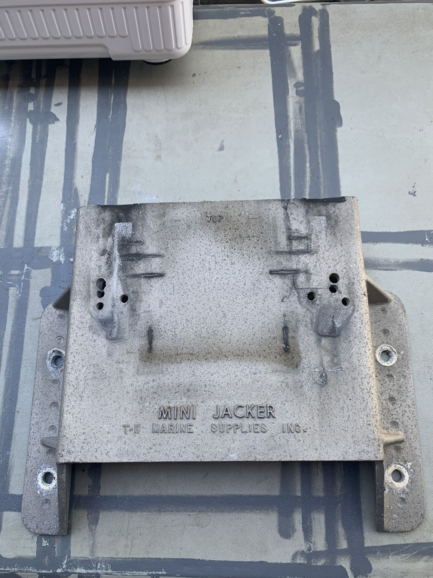 Mini jacker jack plate