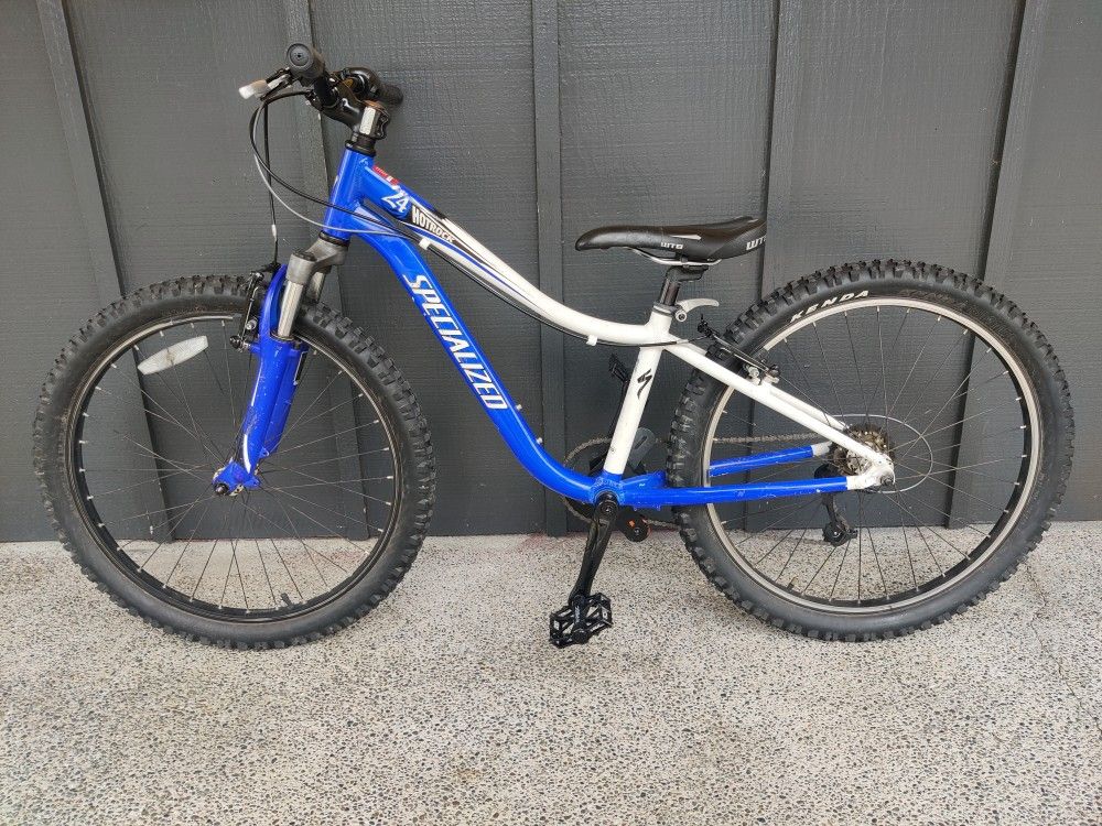 Specialized Hotrock 24" 7-Speed Hybrid Gravel/Mountain/Road Bike - Front Shocks - Light 12" Frame - TUNED - NEW Grips - Kenda Tires (MSRP $380) Kids