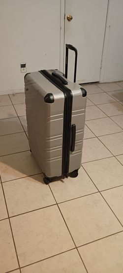 Carry On Luggage *LIKE NEW*