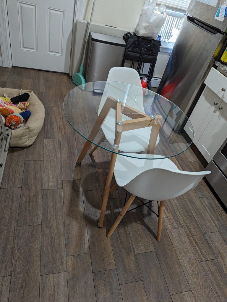 Round glass kitchen dining table + 2 chairs!