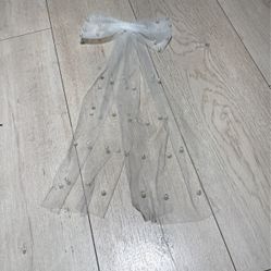 Bow veil  with pearls