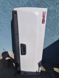 Door to truck GMC chevy 2015