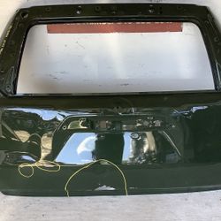 2010 2023 Toyota 4Runner lift gate (9)