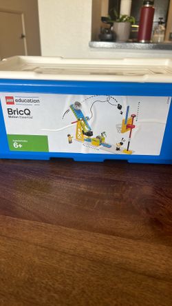 Legos/ BricQ