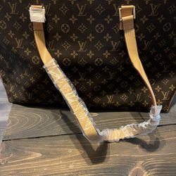 Luis Vuitton Tote Bag With Key