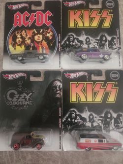 HOT WHEELS