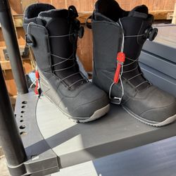 Burton Moto Boa Snowboard Boots, Dragon Ski Goggles, Oakle MOD 1 Snowboard Helmet. Element Boot Bag