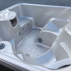 Hot Tub , Jacuzzi . Spa 3 To 4 Person Hot Springs 