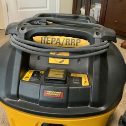 DeWalt 8 Gallon Dust Extractor Vacuum 