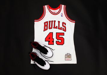 Mitchell Ness Michael Jordan Authentic 45 Jersey Sz Small for Sale in Brooklyn NY OfferUp