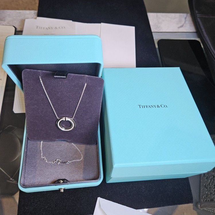 Tiffany & Co. Diamond Circle Pendant 18k White Gold (BNIB w/ Gift Receipt)