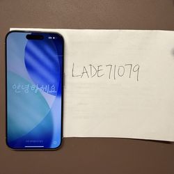 Like New iPhone 15 Pro 1TB - Silver - UNLOCKED