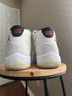 Air Jordan 11 retro platinum tint size 9.5