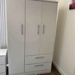 Wardrobe Triple  // Wardarropa A Estrenar 