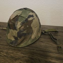 M1 Vintage U.S. Military Combat Helmet & Liner Green Camouflage Steel WWII #6. Quite dusty. I'll leave it for you to clean as I don't know how to prop