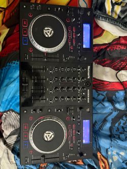 Numark Mixdeck Quad DJ Controller
