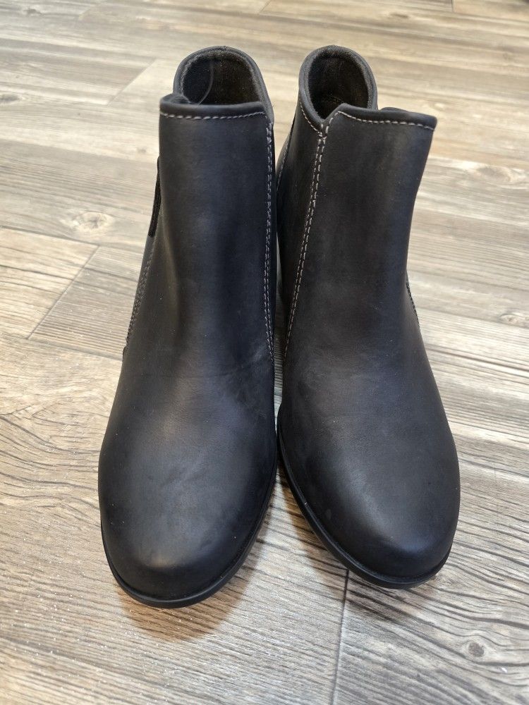 Clarks Heels 7.5