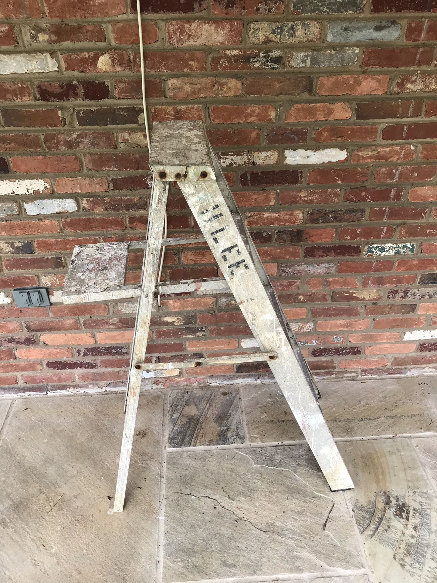 4-foot metal ladder
