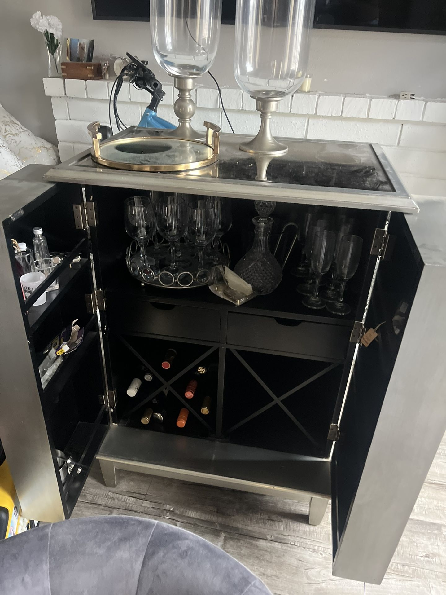Wine cabinet