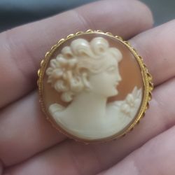 14k Gold Cameo Brooch  OR Pendant.