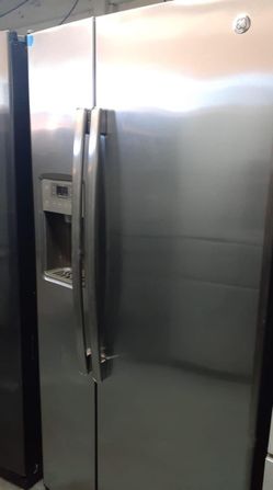 GE  Side-by-Side Stainless Steel Refrigerator Fridge
