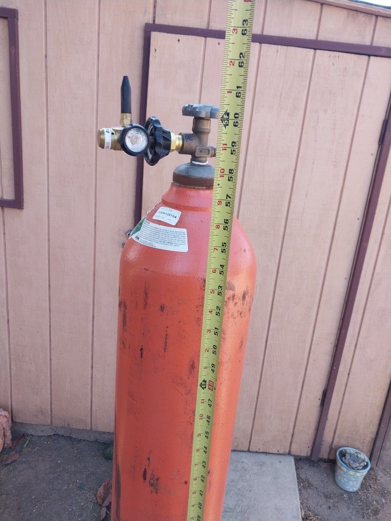 LARGE HELIUM TANK WITH NEW VALVE IN EXCELLENT CONDITION